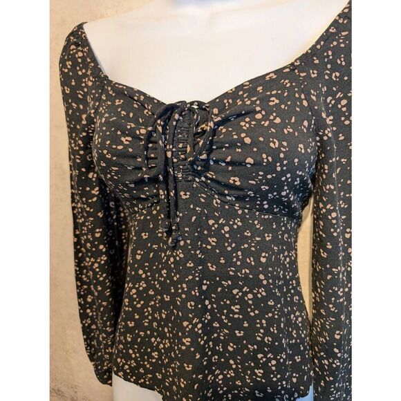Urban romantics off the shoulder top size small - Picture 1 of 4